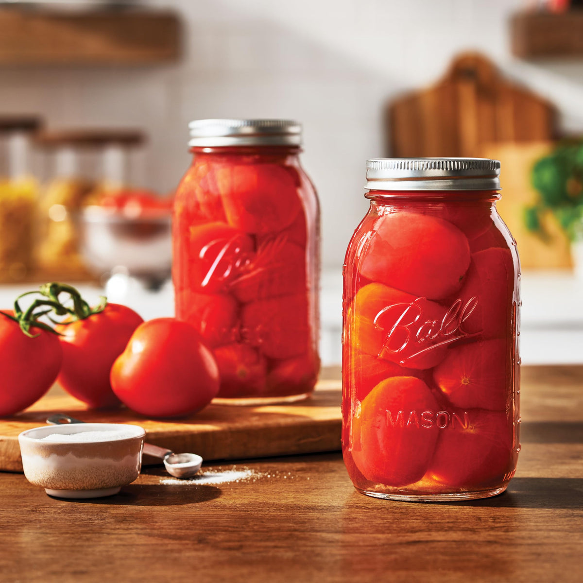 Regular Mouth 32-Ounces Mason Jar with Lids and Bands, Clear, Pack Of 2 Z517245