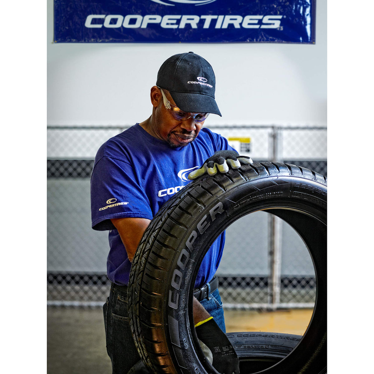 All-Season 225/60R17 99H Tire U501